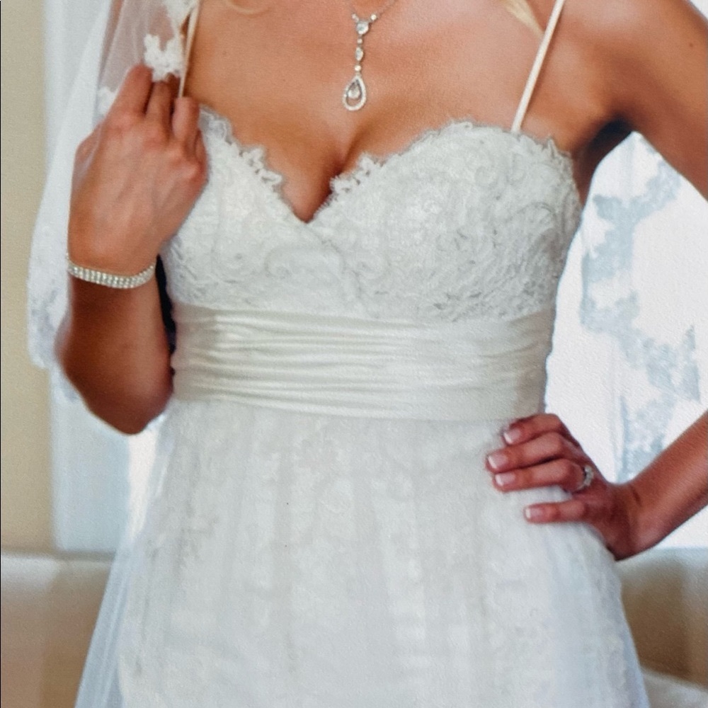 Essence of Australia Size 10